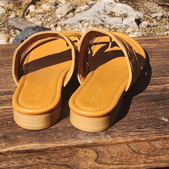 J.Mclaughlin Women's Ondra Tan Leather Toe Loop Sandals Size 9.5 - Picture 3 of 10